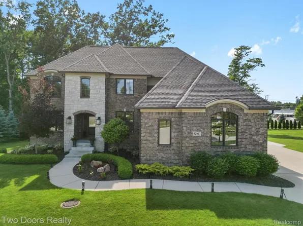 52903 Forest Grv, Utica, MI 48315