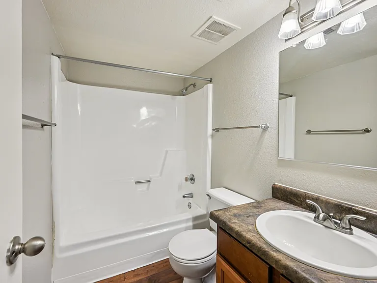 Sycamore Square Apartments — Photo 27