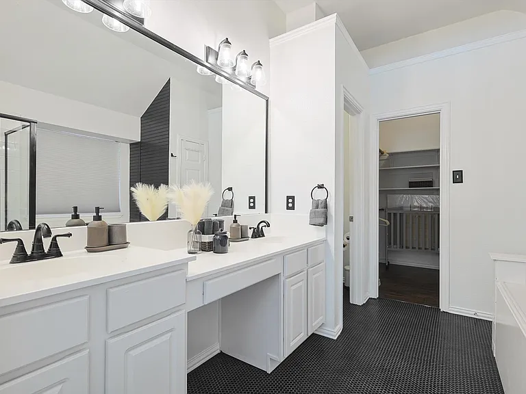 2402 Blue Holly Dr — Photo 18