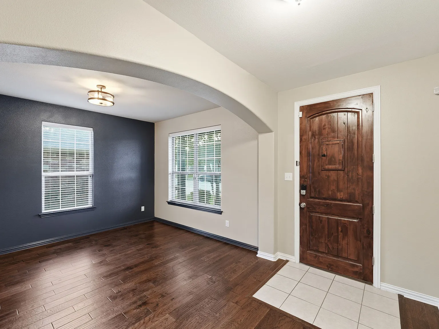 5 bed, 2.5 bath, 3262 sqft, $2,750 — Photo 3