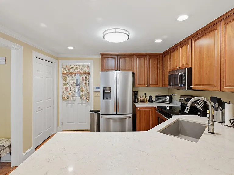 7514 Wellesley Park S — Photo 11