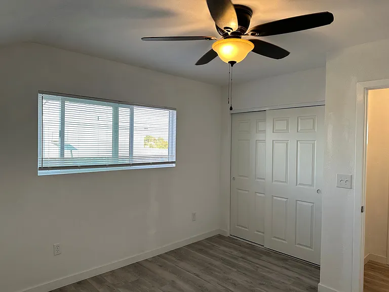 13950 Hesperia Rd #5 — Photo 8