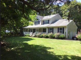 28 Raynor Rd, Ridge, NY 11961