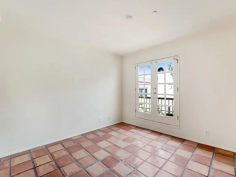 ISO - Isola Bella Townhomes — Photo 22