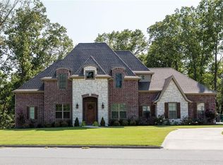 1458 Le Chesnay Dr, Centerton, AR 72719