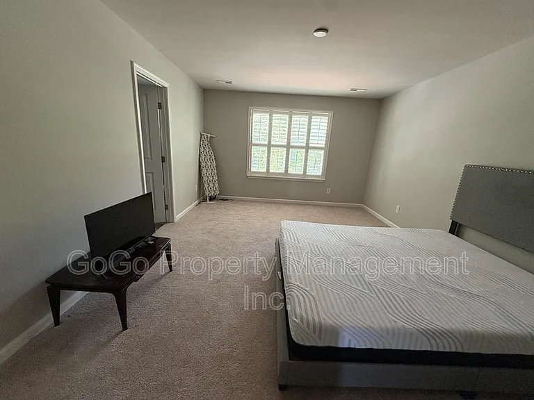133 Marthawood Ln #1 — Photo 9
