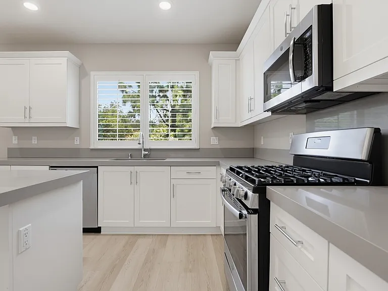 1577 Castillo #8 — Photo 41