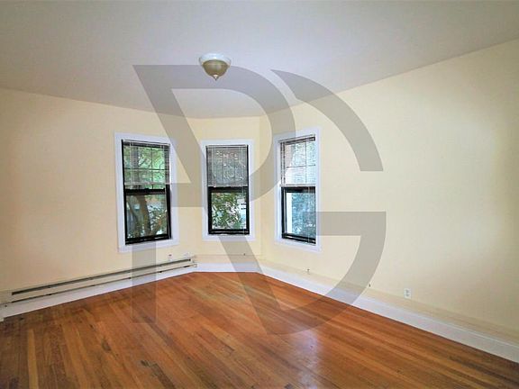 3rd image of 427 W Belden Ave #429A101