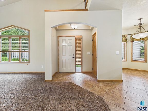 2nd image of 720 E 70th Pl