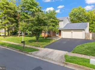 1407 Skyhaven Ct, Herndon, VA 20170