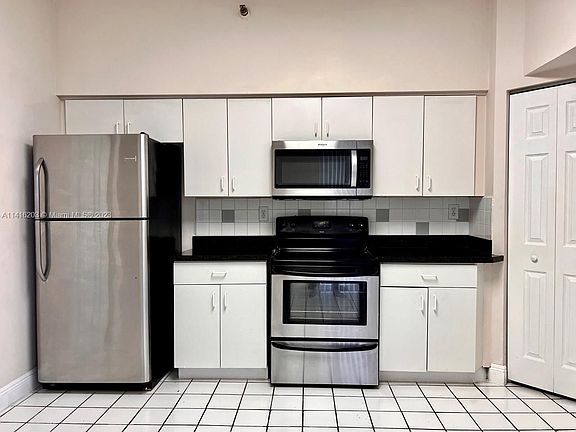 5th image of 3300 NE 191st St APT 107