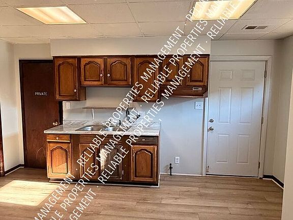 5th image of 4350 Sheffield Ave APT 2