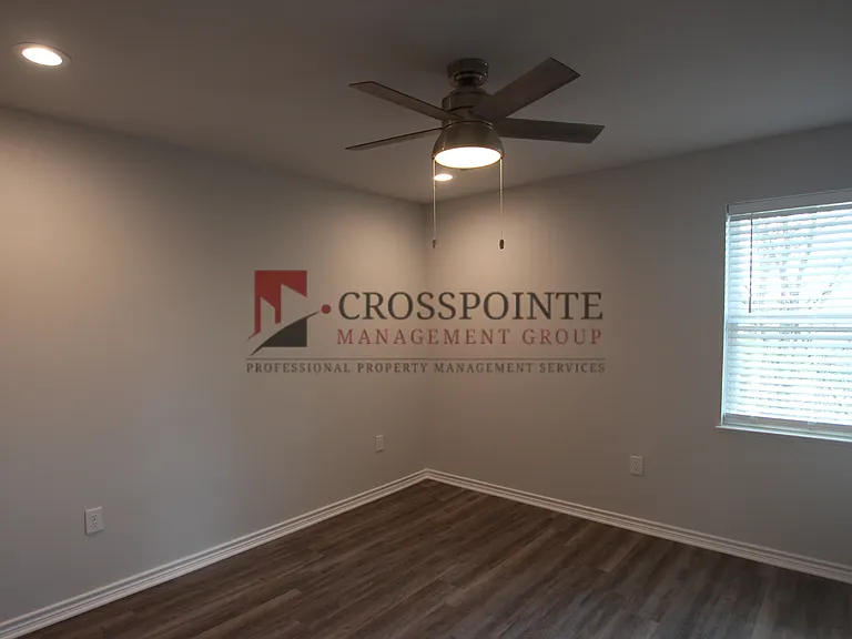1927 Lindbergh Dr #301 — Photo 11