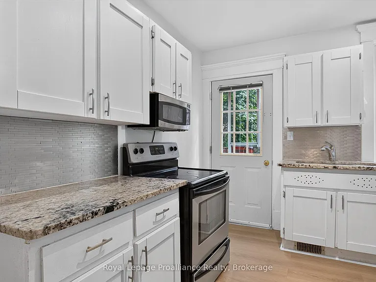 367 Edinburgh St — Photo 6
