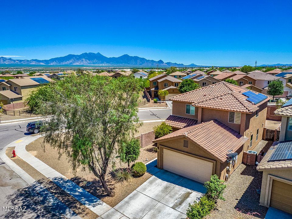 1st image of 895 W Calle Arroyo Norte