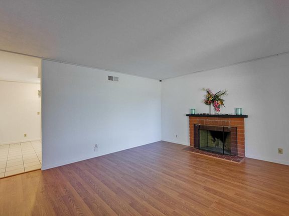 4th image of 2090 Ulster Dr