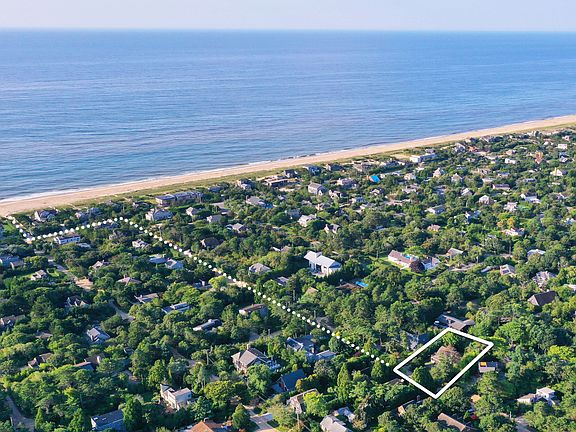 3rd image of 30 Wyandanch Ln