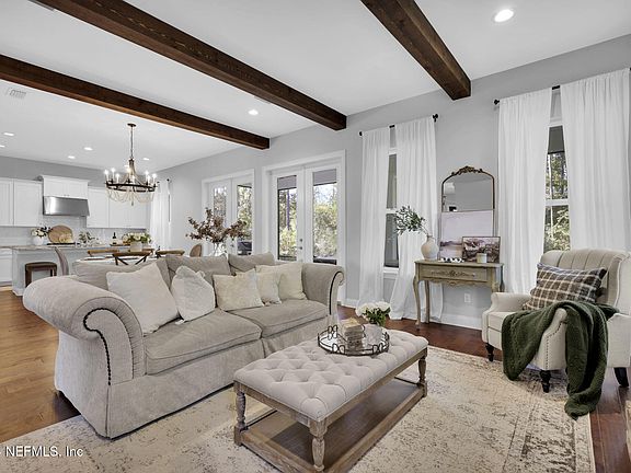 2nd image of 86 WOODVIEW Court