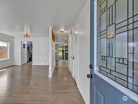4th image of 1510 185th Street Ct E