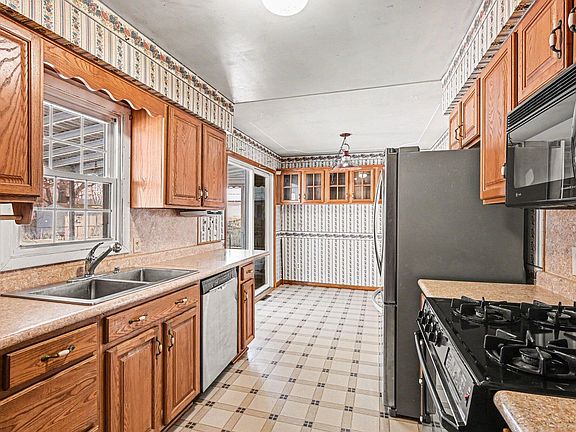 5th image of 718 S Douglas Ave