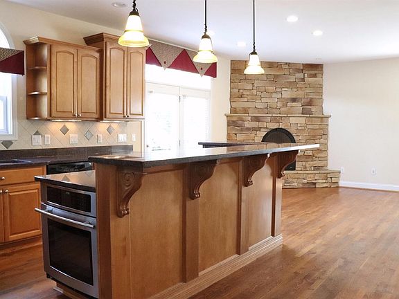 3rd image of 101 Cedar Woods Dr