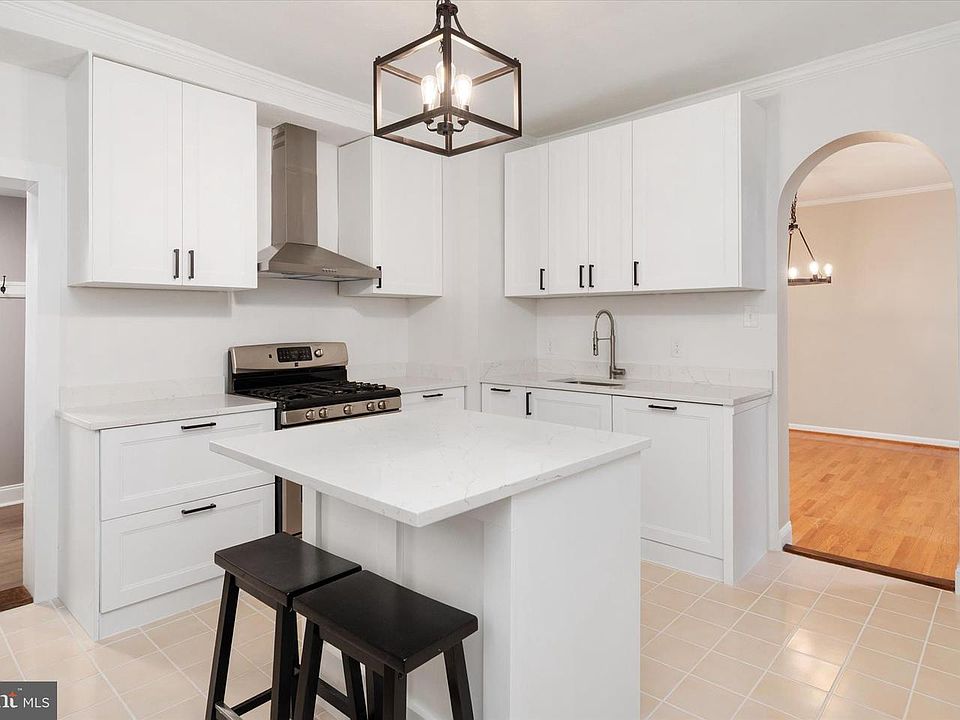 1st image of 21 Woodlawn Ave