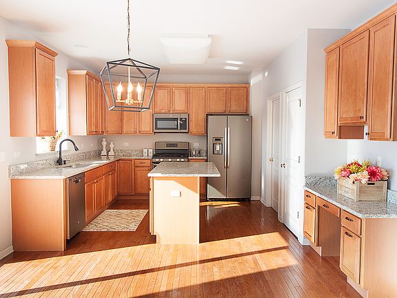 4th image of 25013 Canterbury Ct