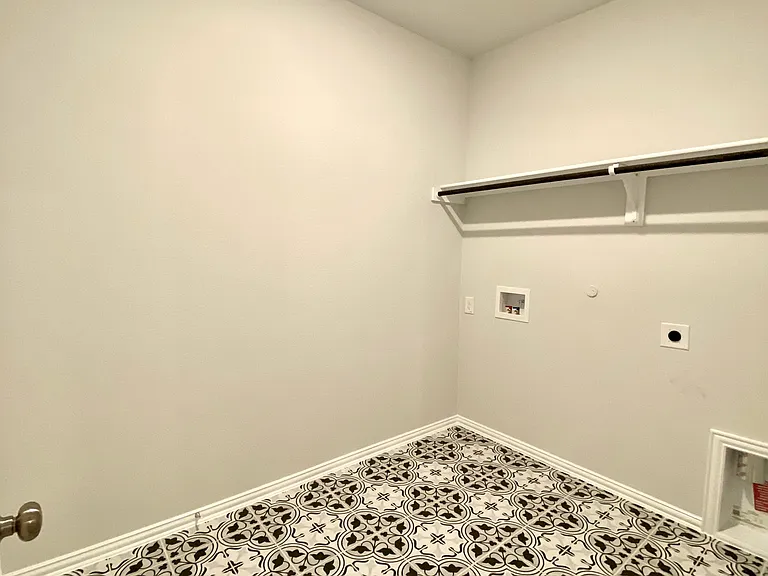 615 Metallic Tree Ln — Photo 23
