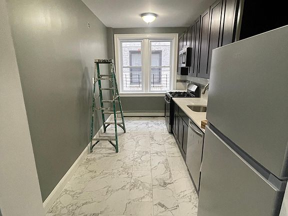 4th image of 168 Jewett Ave #B2