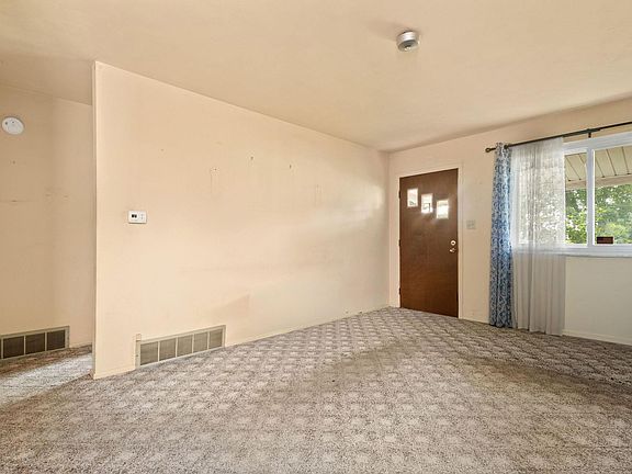 5th image of 412 E Edgar Ave