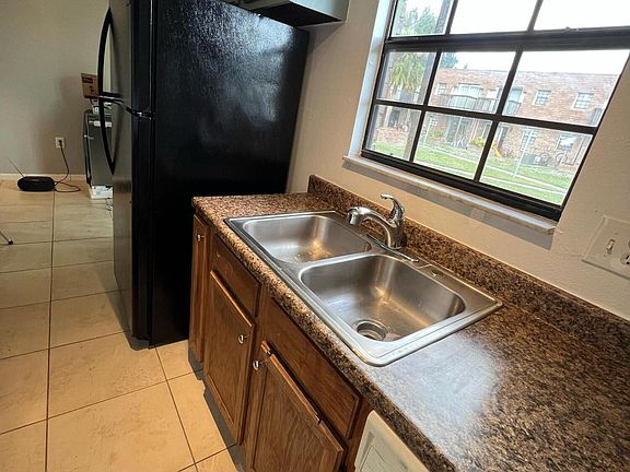 5th image of 1300 Arlington Ln NE APT 124