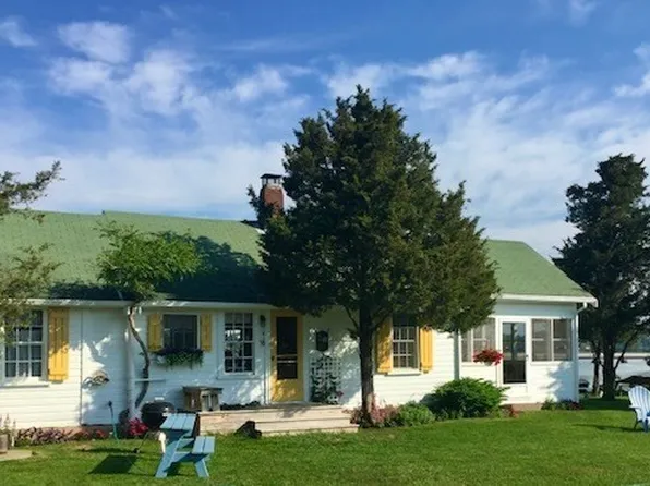 30 Lydias Island Rd, Wareham, MA 02571