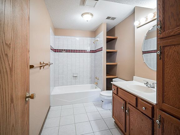 5th image of 2912 Glacier Ct