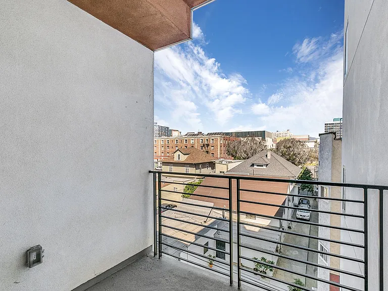 825 Coronado-Building — Photo 30