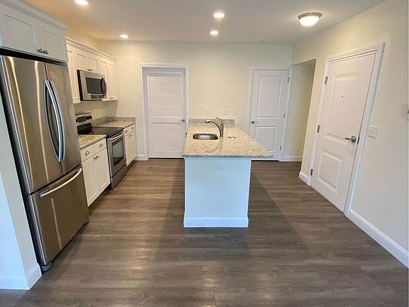 5th image of 43 Saunders St #43