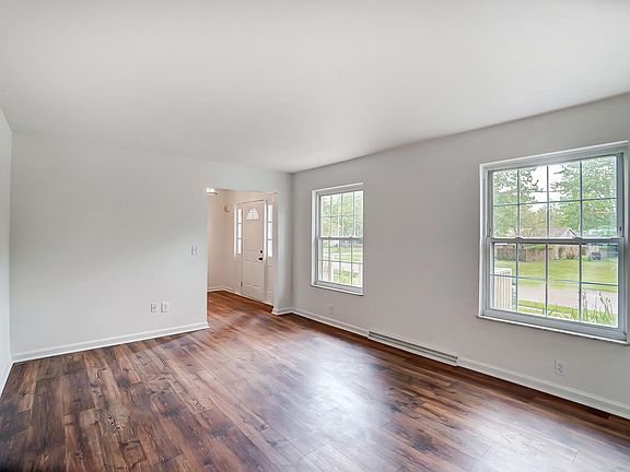 5th image of 1730 Lindenhall Dr