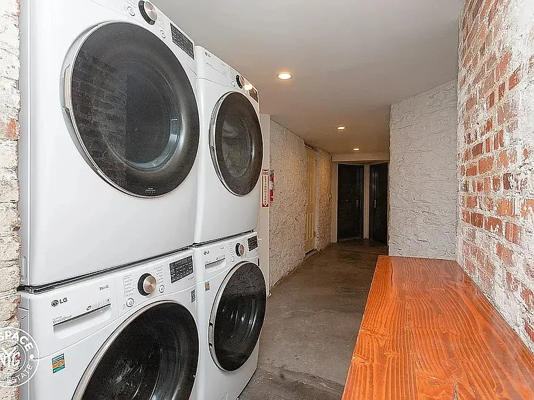 236 Irving Ave #1R — Photo 6