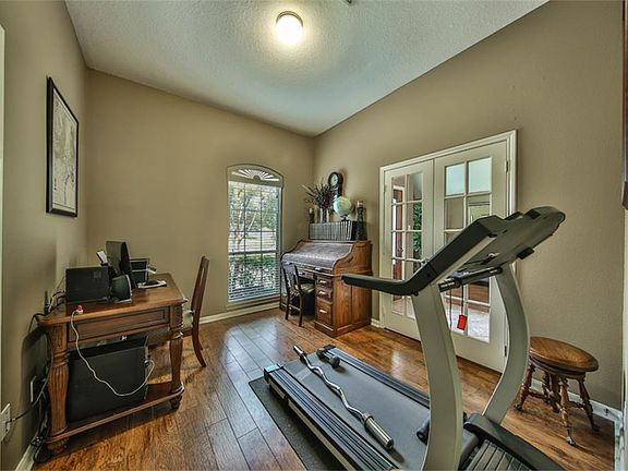 5th image of 19515 Briarsedge Ct