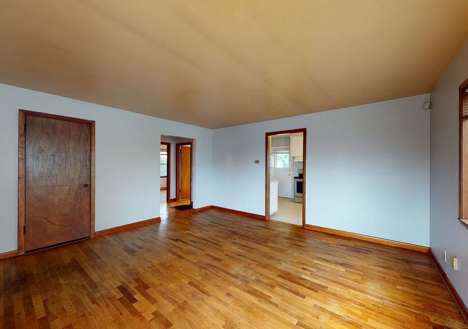 Two Bedroom Rambler In Kennydale - Great Location! — Photo 3