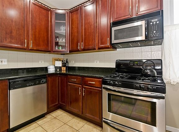 5th image of 4001 N Greenview Ave #1W