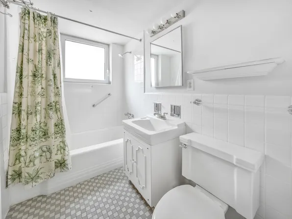 25 Sutton Place South image 5 of 11