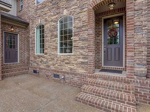 5th image of 626 Greene Dr