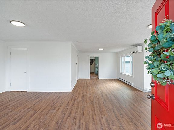 3rd image of 616 N Michigan Street