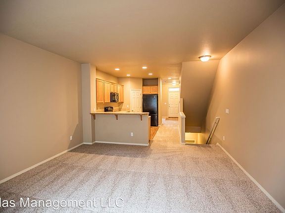 3rd image of 1482 NE Redspire Ln