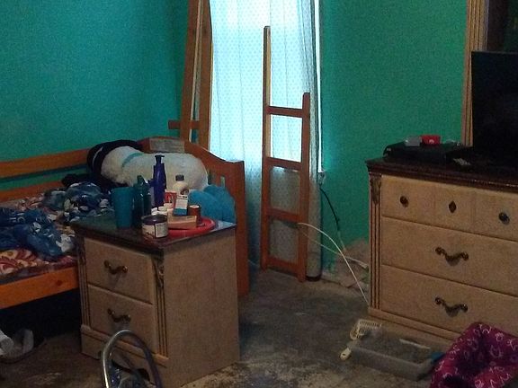 5th image of 110 Donaghey St