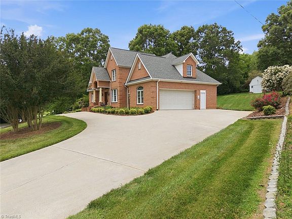 5th image of 540 Hickory Dr