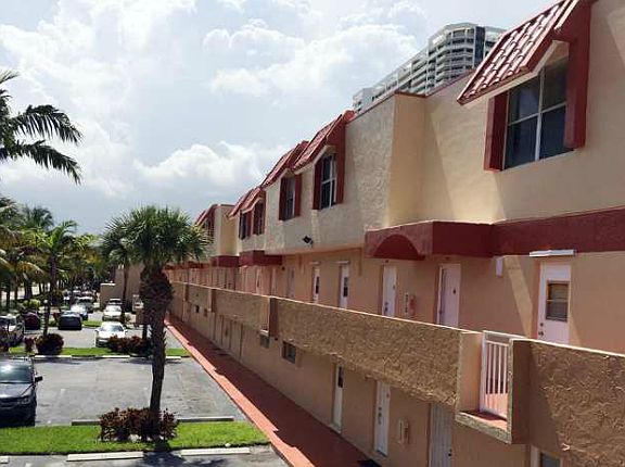 3rd image of 3745 NE 171st St APT 64