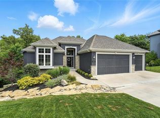 6100 Westwood Ct, Parkville, MO 64152