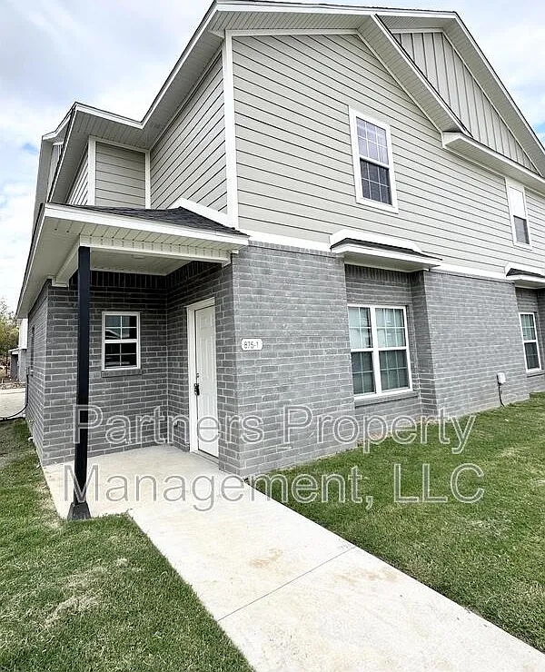 3 bed, 3.5 bath, 2000 sqft, $1,750 — Photo 2