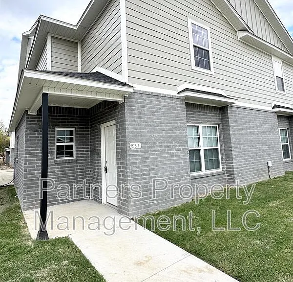 875 S Amarillo Ave #2 — Photo 2